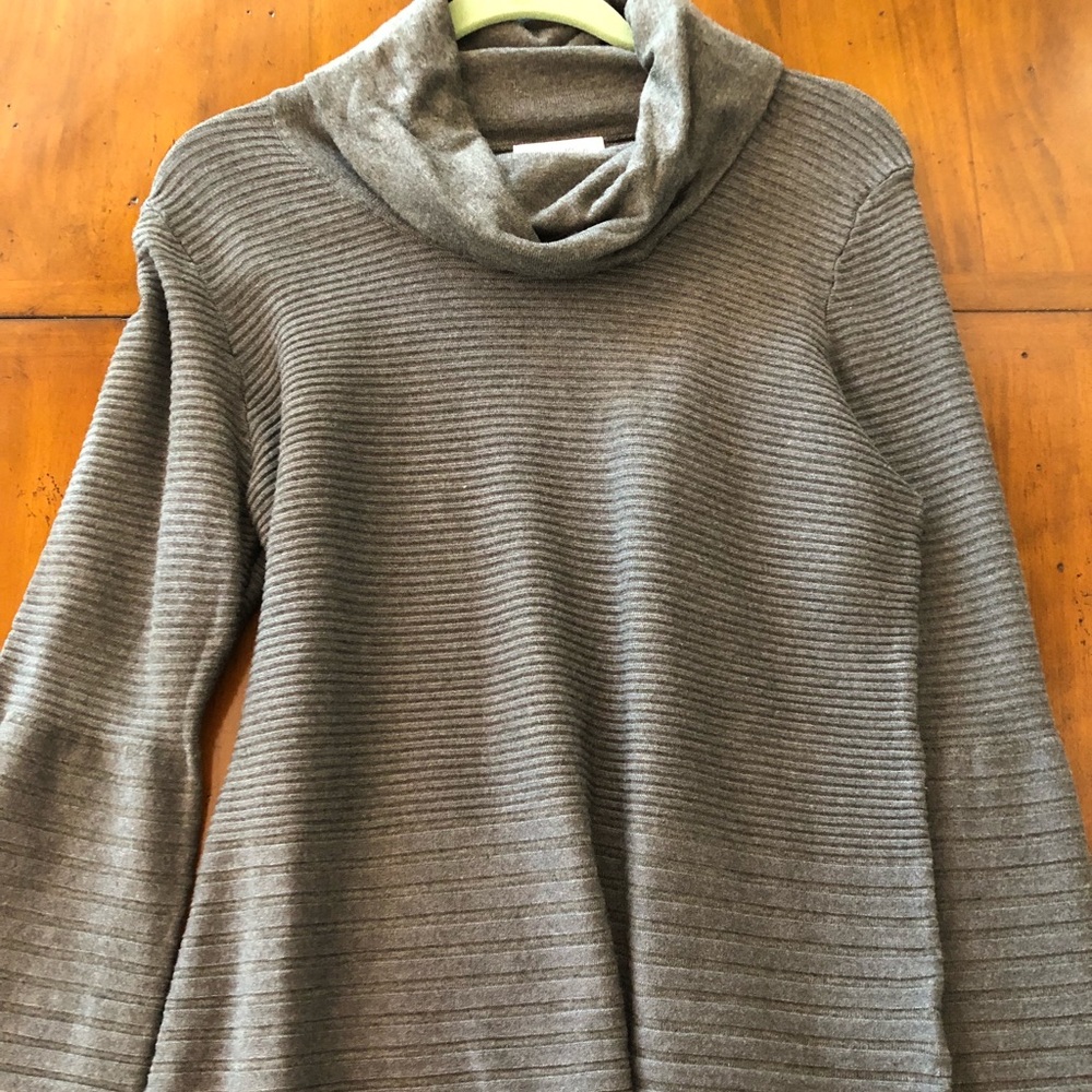 NWT Calvin Klein long bell sleeve grey size Medium